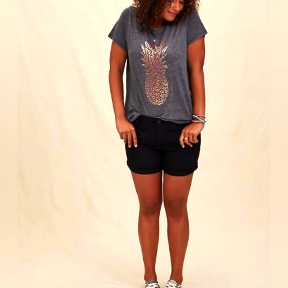 Torrid Vintage Stretch Mid Short Black size 20